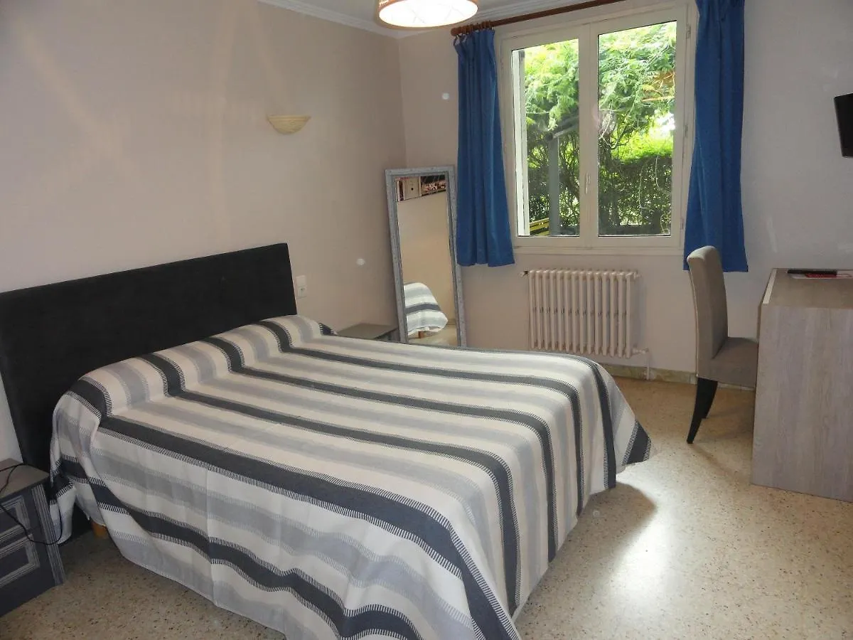 Hotel De L'Ile Awinion 2*,  Francja