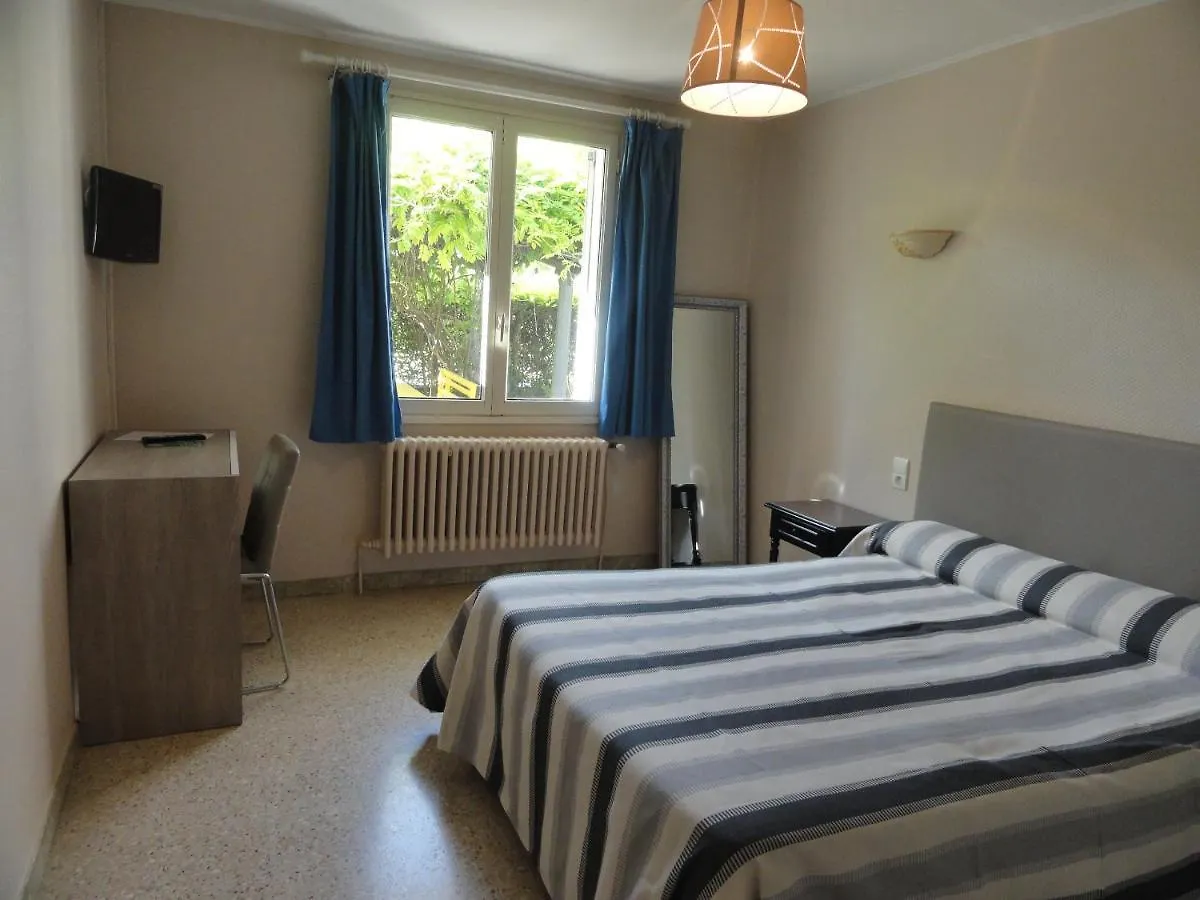 Hotel De L'Ile Awinion 2*,