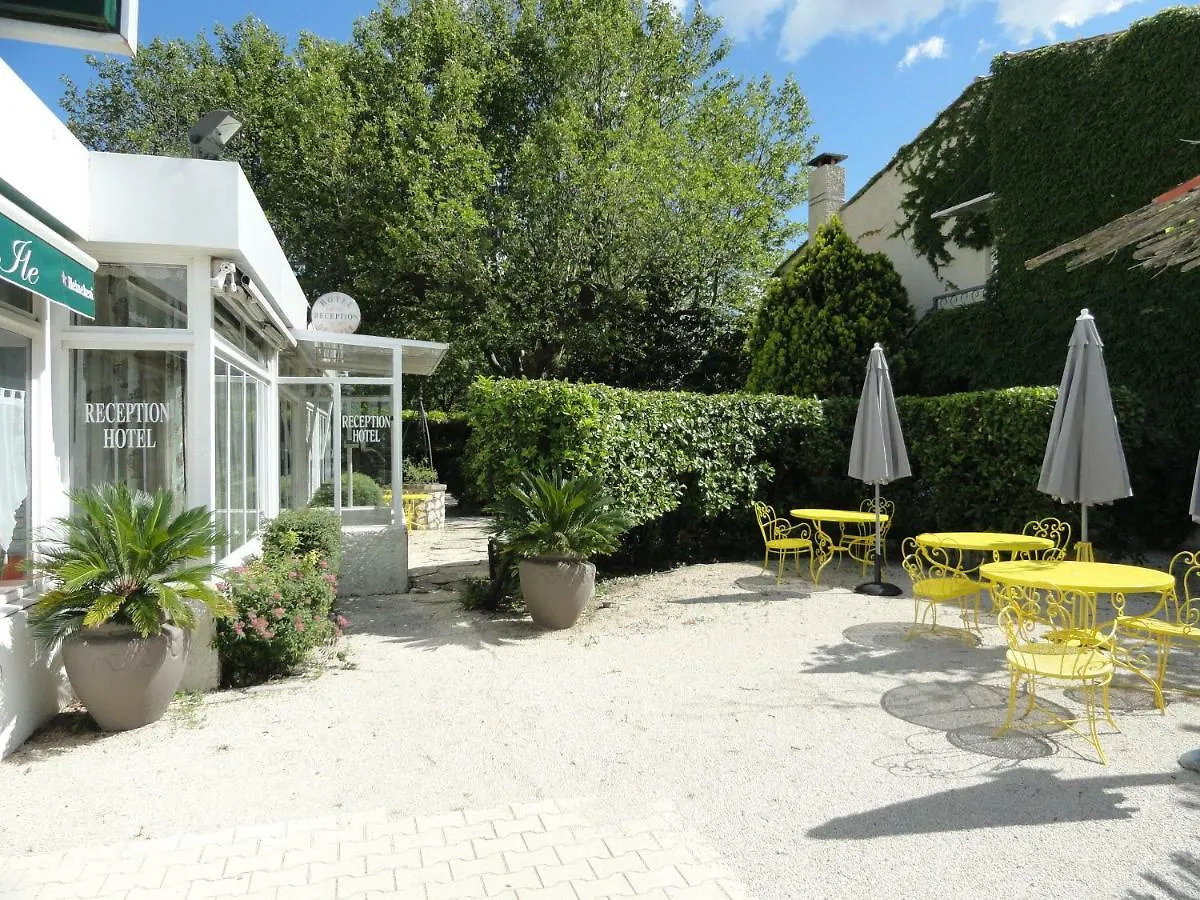 **  Hotel De L'Ile Awinion Francja
